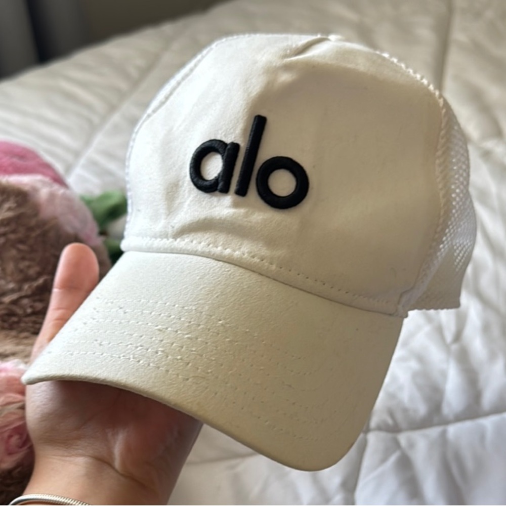 ALO Yoga Black and White Trucker Hat